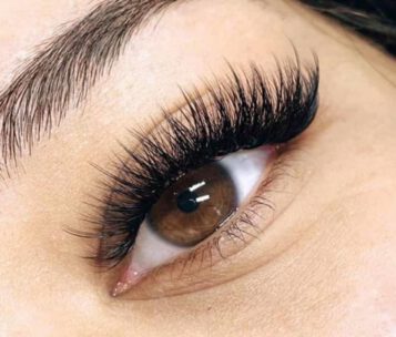 Explore our exquisite eyelash services, where we expertly craft both natural elegance and breathtaking glamour. Immerse yourself in the art of eyelash extensions and experience our unique expertise firsthand!